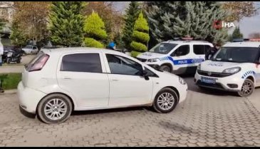 Bursa'da dur ihtarına uymayan şüpheliler aracı bırakıp kaçtı