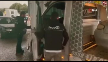 Çekici üzerinde kaza süsü verilmiş otomobilde uyuşturucu bulundu!