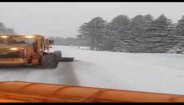 Uludağ yolu kardan temizleniyor