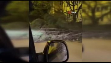 Bursa'da otobüsün üzerine çatı uçtu! Yaralılar var