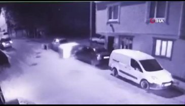 Bursa'da giysi dolabı fırtınada harekete geçti, o anlar kameraya yansıdı