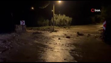 Bursa'da sağanak yağış hayatı felç etti!