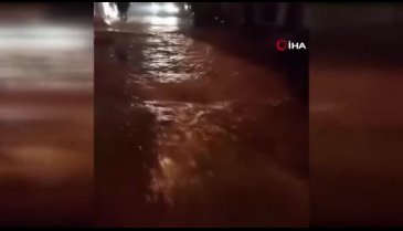 Bursa'da sağanak yağış hayatı felç etti! -2