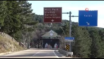 Bursa Uludağ'da karlar eridi