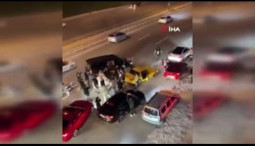 Bursa'da iki ayrı düğün konvoyu! Havaya ateş ettiler, lastik yaktılar