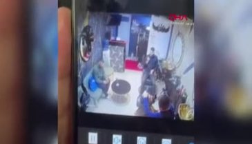 Berberde sıra beklerken husumetlisince tabancayla vuruldu