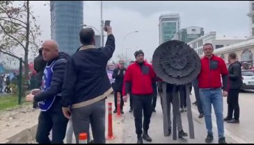 Türk Metal Sendikası Bursa şubelerinden, MESS Bursa önünde eylem!
