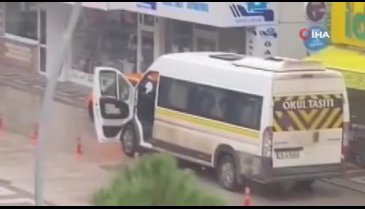 Bursa'da yol verme kavgası! Sokağı ringe çevirdiler