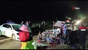 Adıyaman'da iki otomobilin kafa kafaya çarpıştı!