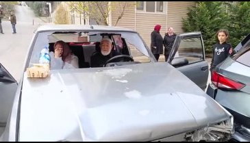 Bursa'da freni tutmayan otomobil kontrolden çıktı! Yaşlı çift ölümden döndü