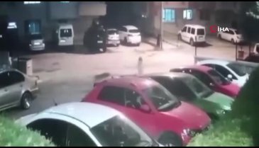 Ankara'da köpek saldırısından kızını korumak için koşarken kucağındaki çocuğuyla yere düştü