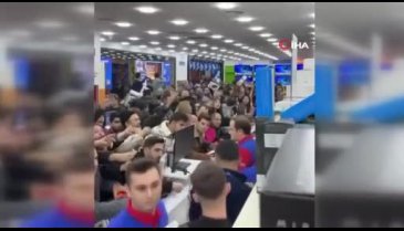 Bursa'da mağaza açılışında vatandaşların izdihamı kamerada!