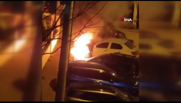 Bursa'da park halindeki araç alev alev yanmaya başladı!
