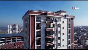 İstanbul'da 15 katlı binada yangın çıktı, vatandaşlar mahsur kaldı
