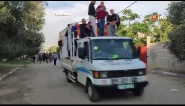 Filistinliler yakınlarını toplu mezarlara defnetmeye devam ediyor