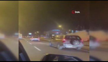 İstanbul Kartal'da İETT otobüsünün duman çıkartarak ilerledi