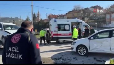 Burdur'da trafik kazasında 3 kişi yaralandı