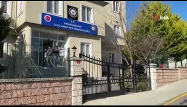 İstanbul'da iyilik yapmak isteyen taksiciyi gasp edenler yakalandı!