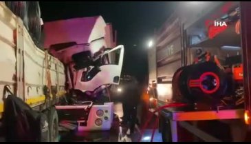 Samsun'da kamyon tıra çarptı! 1 yaralı