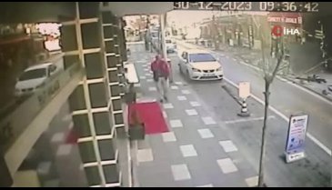 Bolu'da bina yıkımı esnasında faciadan dönüldü