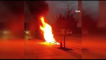 Düzce'de polisin durdurduğu motosiklet alev alarak yandı