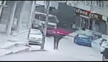 Bursa'da yaşlı adam hafriyat kamyonunun altında kaldı!