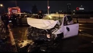 İstanbul'da kontrolden çıkan otomobil bariyerlere çarparak durabildi