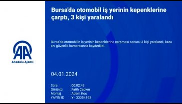Bursa'da otomobilin iş yerinin kepenklerine çarpması sonucu 3 kişi yaralandı