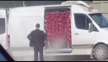 Bursa'da kamyonetteki sucukları tazyikli suyla yıkayan kişiler yakalandı!