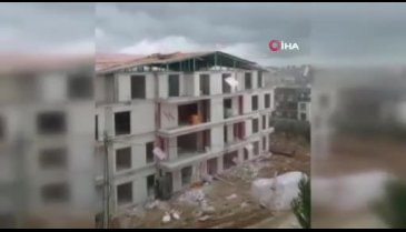 Bursa'da şiddetli lodos hayatı felç etti!
