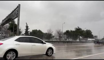 Bursa'da sağanak yağış etkisini gösterdi