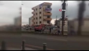 Mersin'de 5 katlı bina 3 saniyede yerle bir oldu!