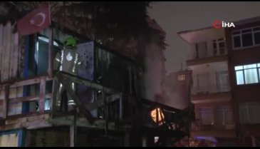 İstanbul'da inşaat işçilerinin kaldığı konteyner küle döndü