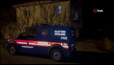 Afyonkarahisar'da ailesi ile otururken yandaki odaya geçip av tüfeğiyle kendini vurdu