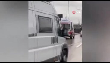 Bursa'da TIR, kırmızı ışıkta bekleyen araca çarptı!