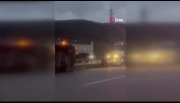 Bursa'da kontrolden çıkan tır yan yattı!