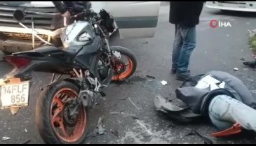 Servis minibüsüyle motosiklet kafa kafaya çarpıştı : 1 yaralı