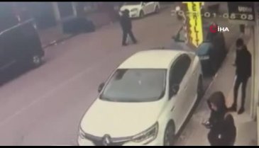 Bursa'da yolun karşısına geçmeye çalışan yayaya çarpan kamyonet kamerada