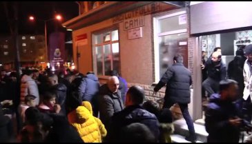 İnegöl'de kandil helvası Hacı Lütfullah Camiisi'nde ikram edildi