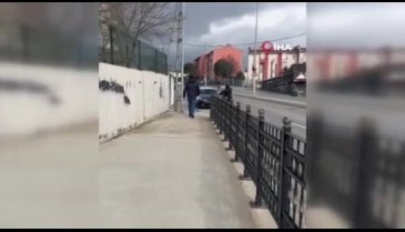 Trafikte kadına şiddet: Eşini yerde sürükledi