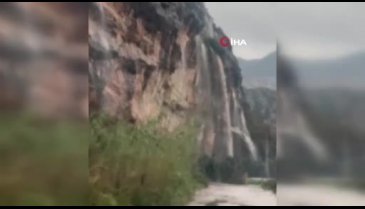 Hatay'da heyelan! Sahil yolu ulaşıma kapandı