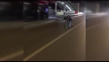 Bursa'da motosikletli sürücünün tehlikeli yolculuğu