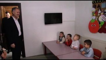 Bursa İnegöl'de Başkan Taban minik öğrencilerin karne heyecanına ortak oldu