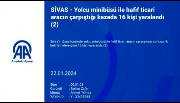 Sivas'ta minibüs ile otomobil çarpıştı: Çok sayıda yaralı var