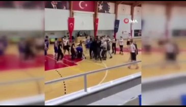 Bursa'da basketbol sahası boks ringine döndü