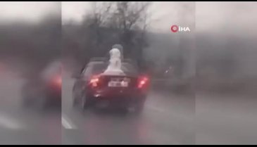 Bursa şehir merkezine kar yağmayınca kardan adamı arabasıyla getirdi