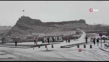 Kars'ta kar yağışı hayatı olumsuz etkiledi