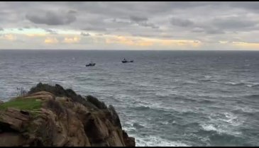 Balıkesir'de sürüklenen geminin mürettebatı helikopterle kurtarıldı -2