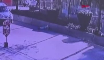 Ankara'da küçük çocuğa araba çarptı!