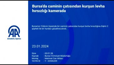 Bursa'da caminin çatısından kurşun levha hırsızlığı kamerada